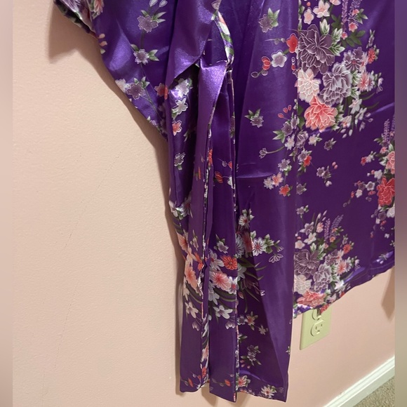 Floral Satin Kimono Robe Short Bridesmaid Robe for Parties Wedding Robes NWT #2 - Picture 4 of 6